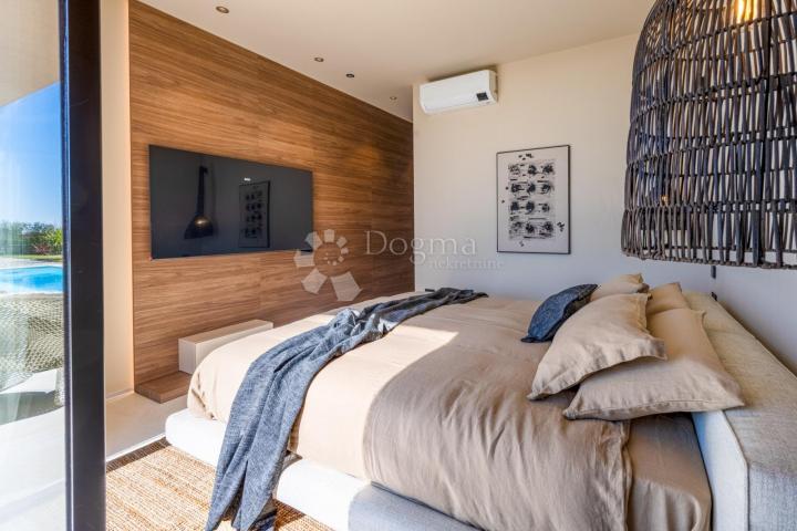 Exclusive smart home villa, fully equipped, with an open view