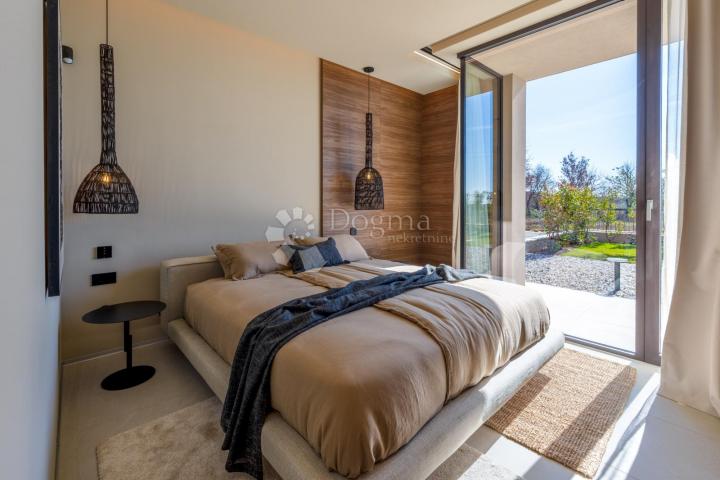 Exclusive smart home villa, fully equipped, with an open view
