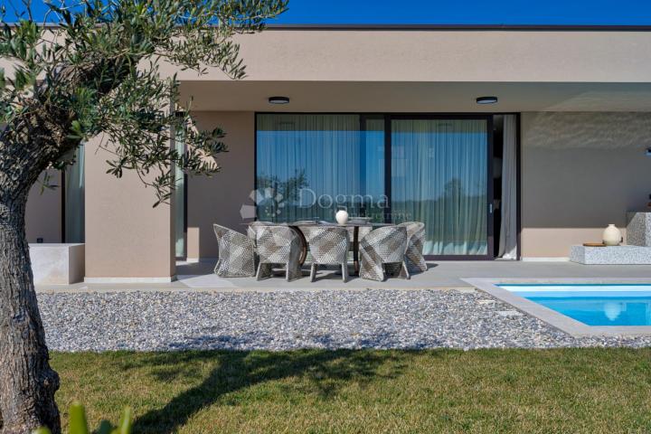 Exclusive smart home villa, fully equipped, with an open view