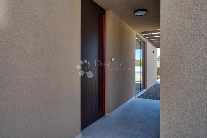 Exclusive smart home villa, fully equipped, with an open view
