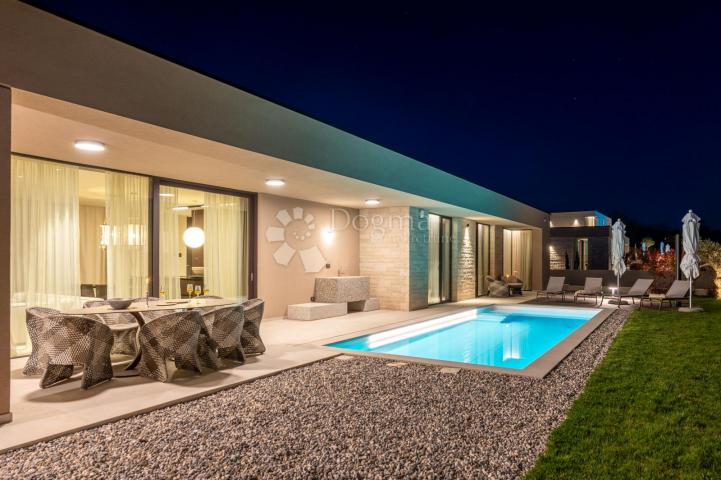 Exclusive smart home villa, fully equipped, with an open view