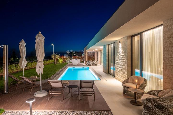 Exclusive smart home villa, fully equipped, with an open view