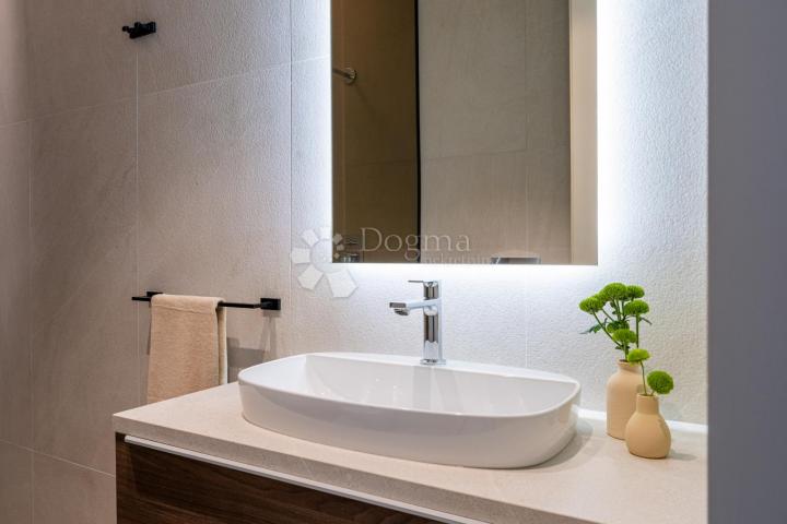Exklusive Smart Home Villa, voll ausgestattet, mit freiem Blick