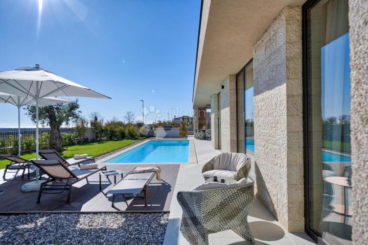Exklusive Smart Home Villa, voll ausgestattet, mit freiem Blick