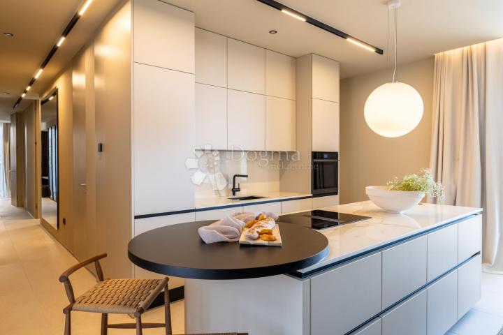 Exklusive Smart Home Villa, voll ausgestattet, mit freiem Blick