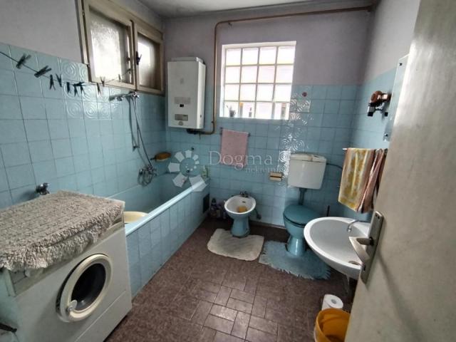 Visoka prizemnica s okućnicom 1.300 m² – Haganj