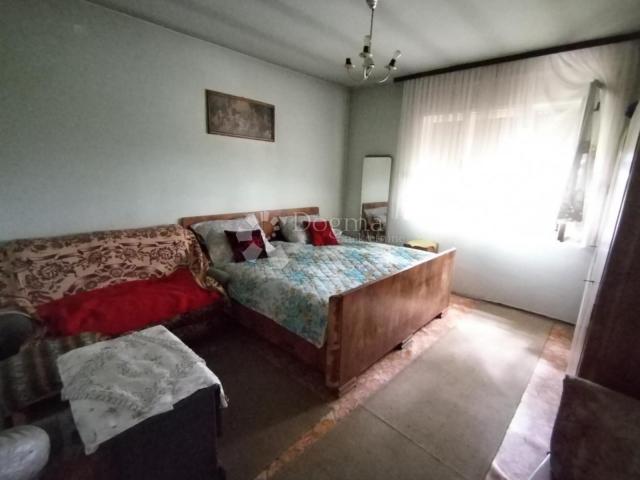 Visoka prizemnica s okućnicom 1.300 m² – Haganj
