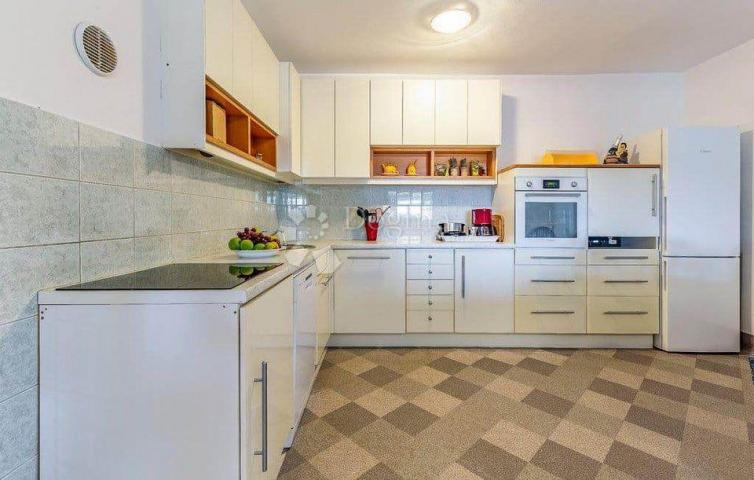 Medulin, Kuća sa dva apartmana na mirnoj lokaciji