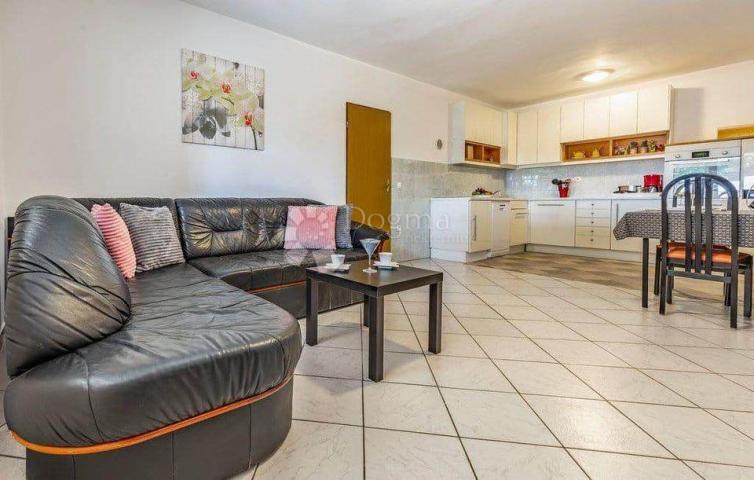 Medulin, Kuća sa dva apartmana na mirnoj lokaciji