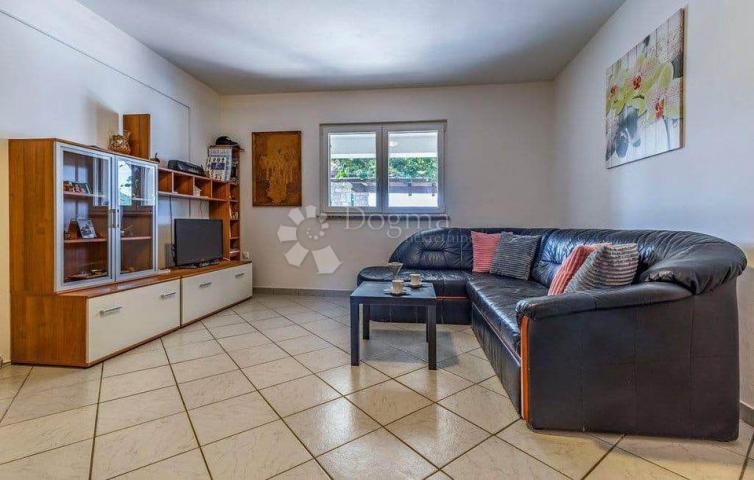 Medulin, Kuća sa dva apartmana na mirnoj lokaciji