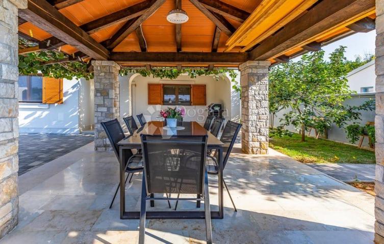 Medulin, Kuća sa dva apartmana na mirnoj lokaciji