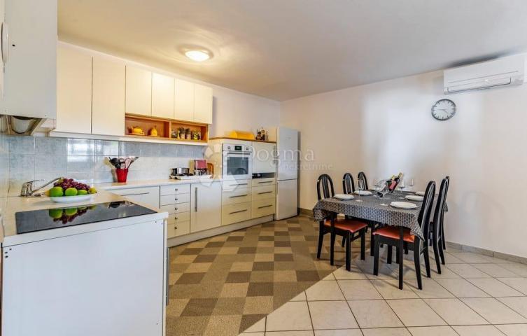 Medulin, Kuća sa dva apartmana na mirnoj lokaciji