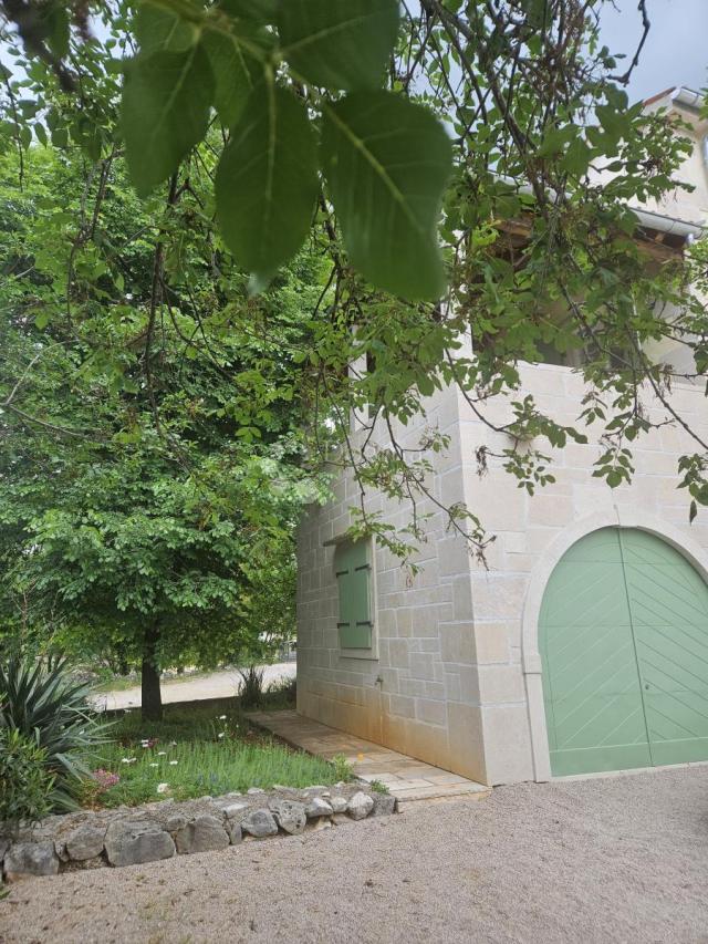KRK AUTOHTONA KAMENA VILA