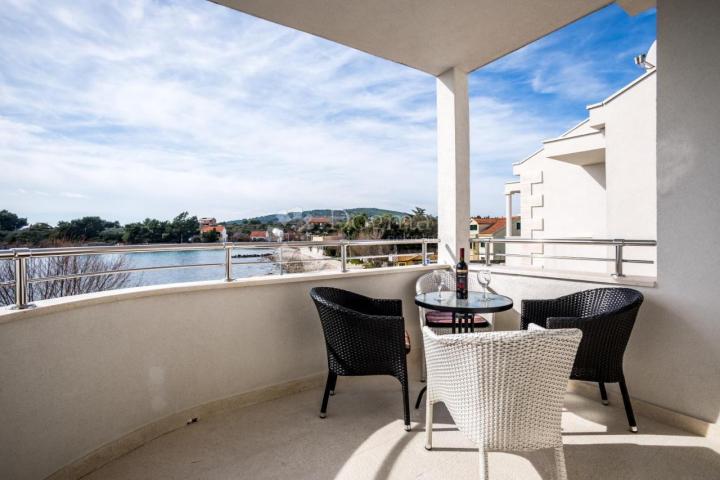 Samo u Dogmi! Hvar, 10m od plaže, prekrasna kuća sa 4 apartmana
