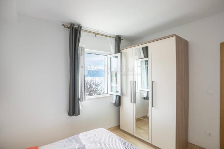 Samo u Dogmi! Hvar, 10m od plaže, prekrasna kuća sa 4 apartmana