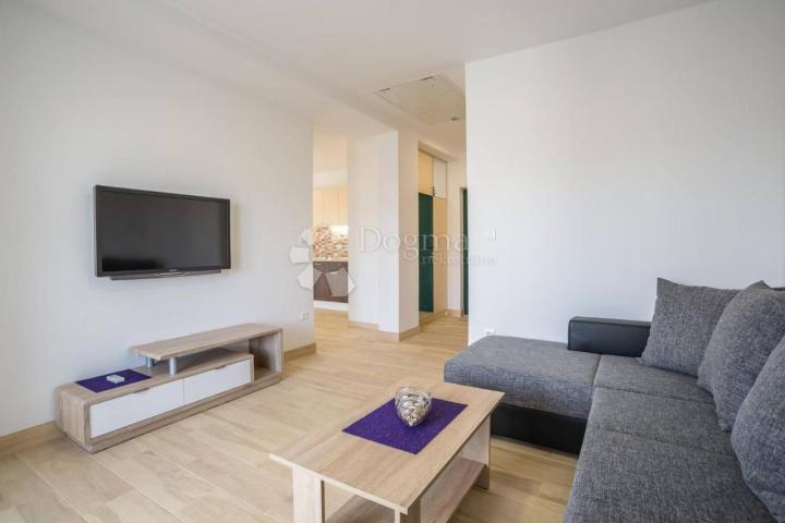 Samo u Dogmi! Hvar, 10m od plaže, prekrasna kuća sa 4 apartmana