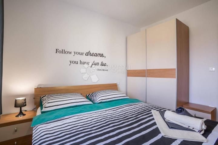 Samo u Dogmi! Hvar, 10m od plaže, prekrasna kuća sa 4 apartmana