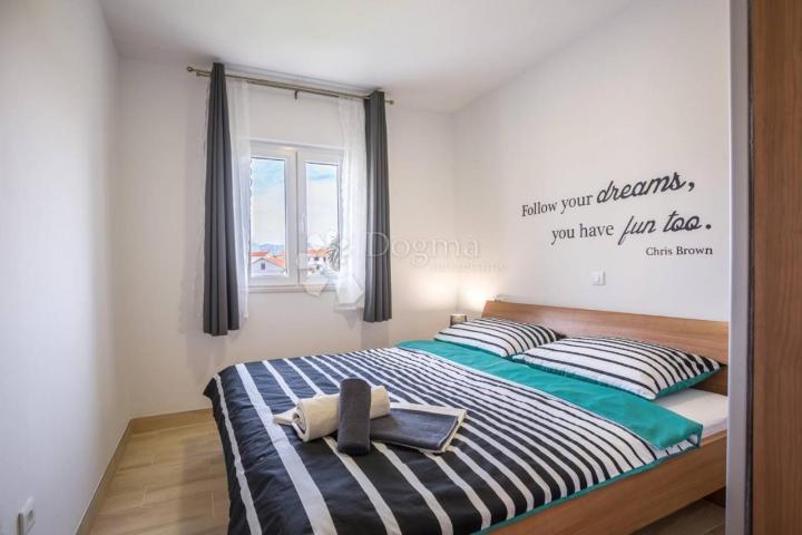 Samo u Dogmi! Hvar, 10m od plaže, prekrasna kuća sa 4 apartmana