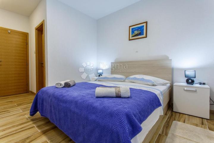 Samo u Dogmi! Hvar, 10m od plaže, prekrasna kuća sa 4 apartmana