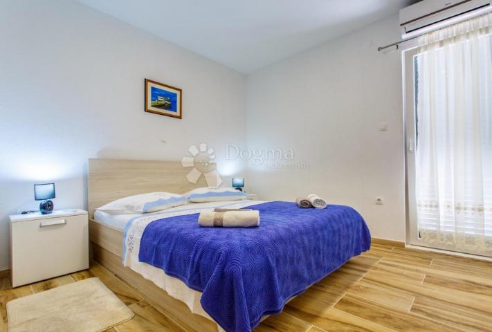 Samo u Dogmi! Hvar, 10m od plaže, prekrasna kuća sa 4 apartmana