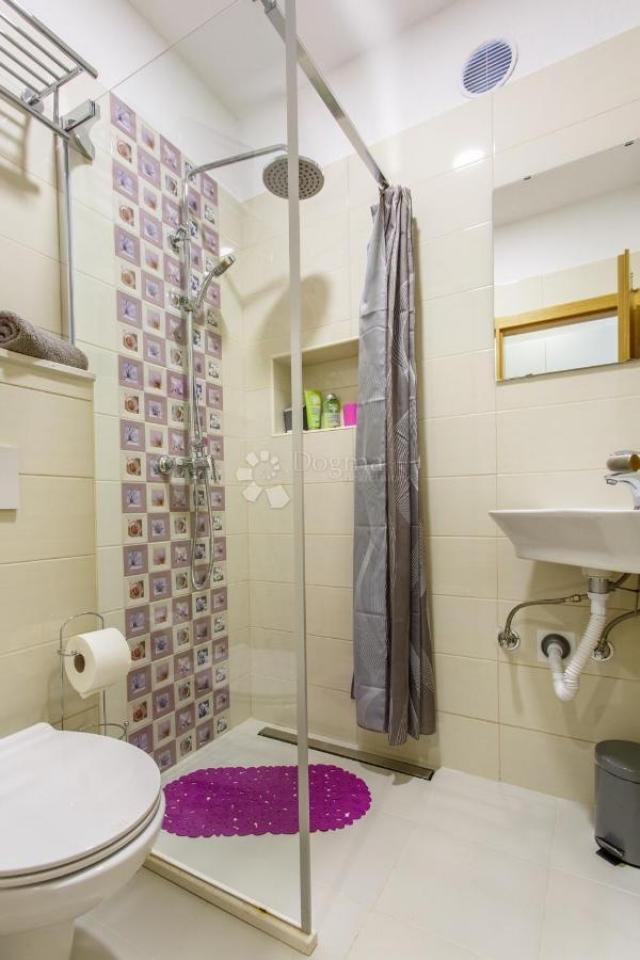 Samo u Dogmi! Hvar, 10m od plaže, prekrasna kuća sa 4 apartmana