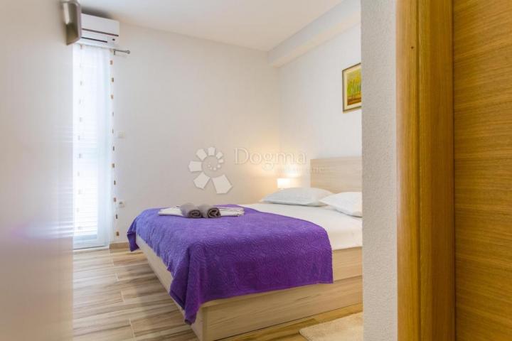 Samo u Dogmi! Hvar, 10m od plaže, prekrasna kuća sa 4 apartmana