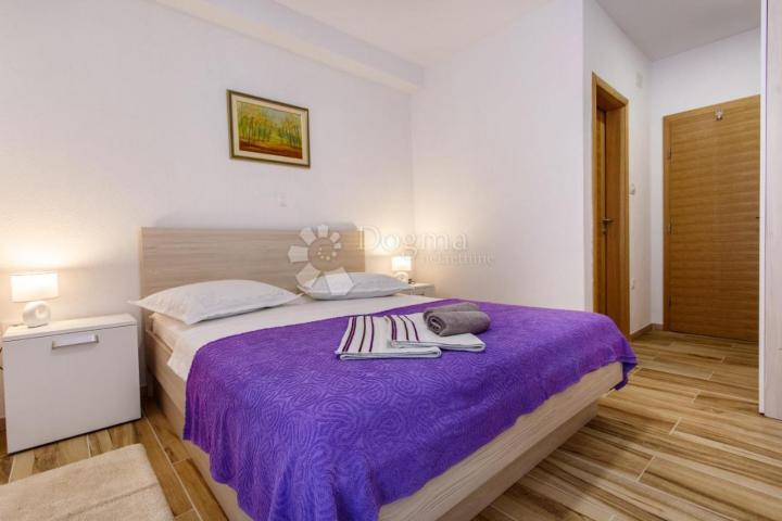 Samo u Dogmi! Hvar, 10m od plaže, prekrasna kuća sa 4 apartmana