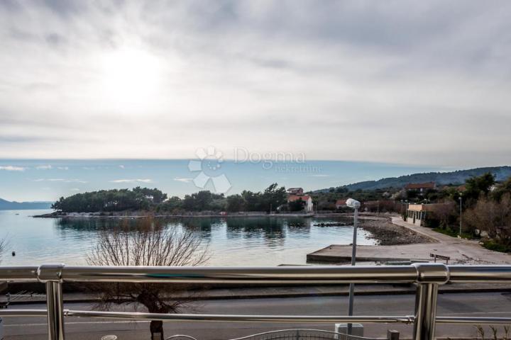 Samo u Dogmi! Hvar, 10m od plaže, prekrasna kuća sa 4 apartmana