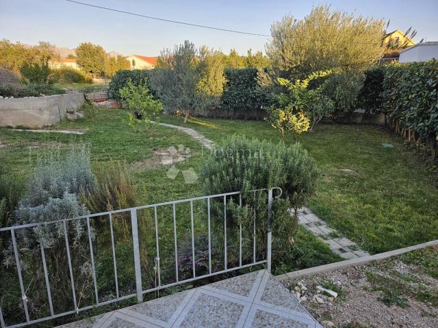 Samo u Dogmi! Hvar, 10m od plaže, prekrasna kuća sa 4 apartmana
