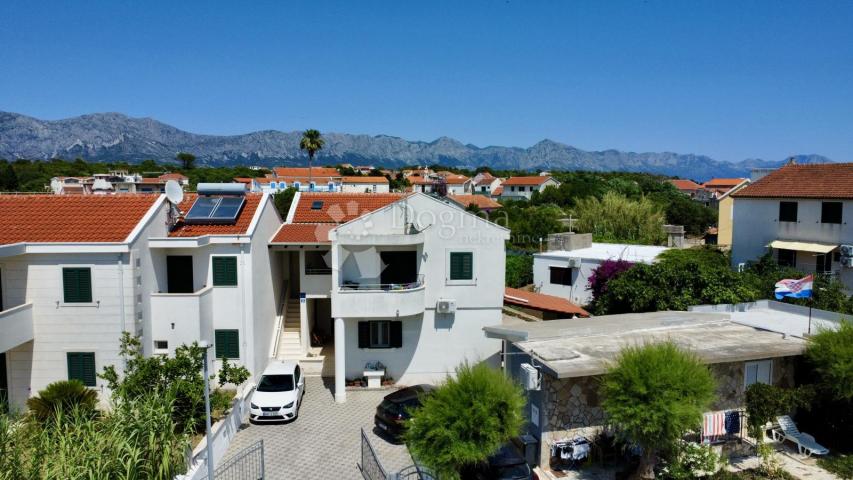 Samo u Dogmi! Hvar, 10m od plaže, prekrasna kuća sa 4 apartmana