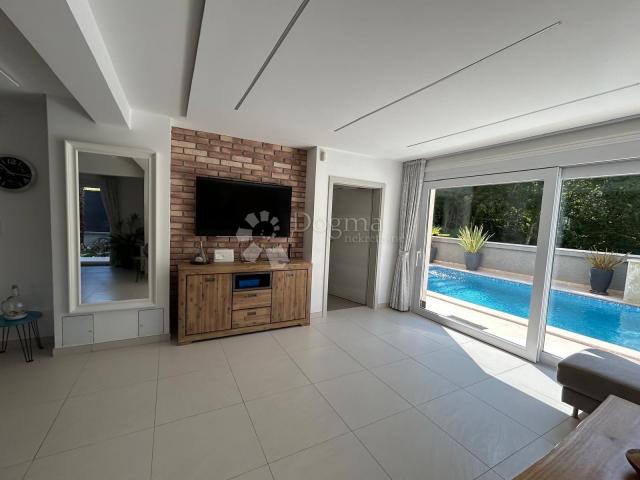 Otok Krk Dobrinj villa s bazenom