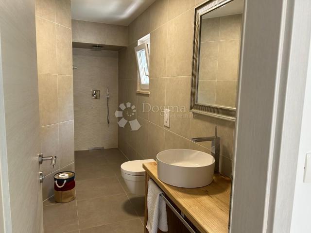 Otok Krk Dobrinj villa s bazenom