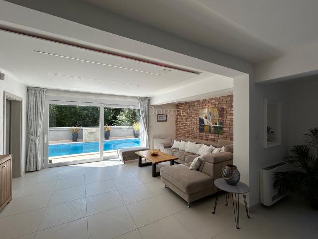 Otok Krk Dobrinj villa s bazenom