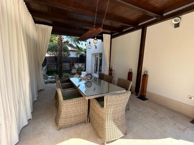 Otok Krk Dobrinj villa s bazenom