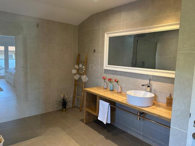 Otok Krk Dobrinj villa s bazenom