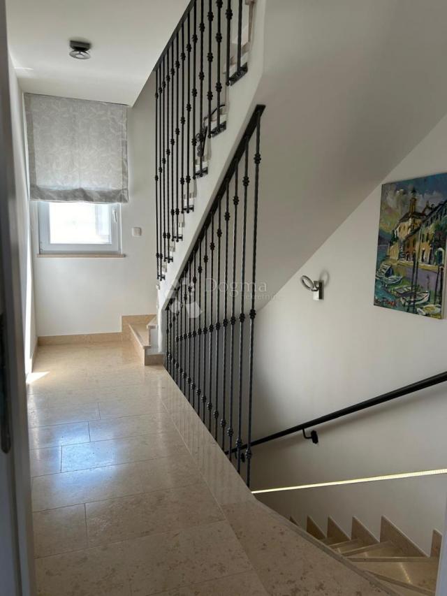 Otok Krk Dobrinj villa s bazenom