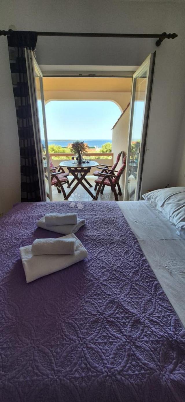ODLIČNA APARTMANSKA KUĆA U MANDRAMA