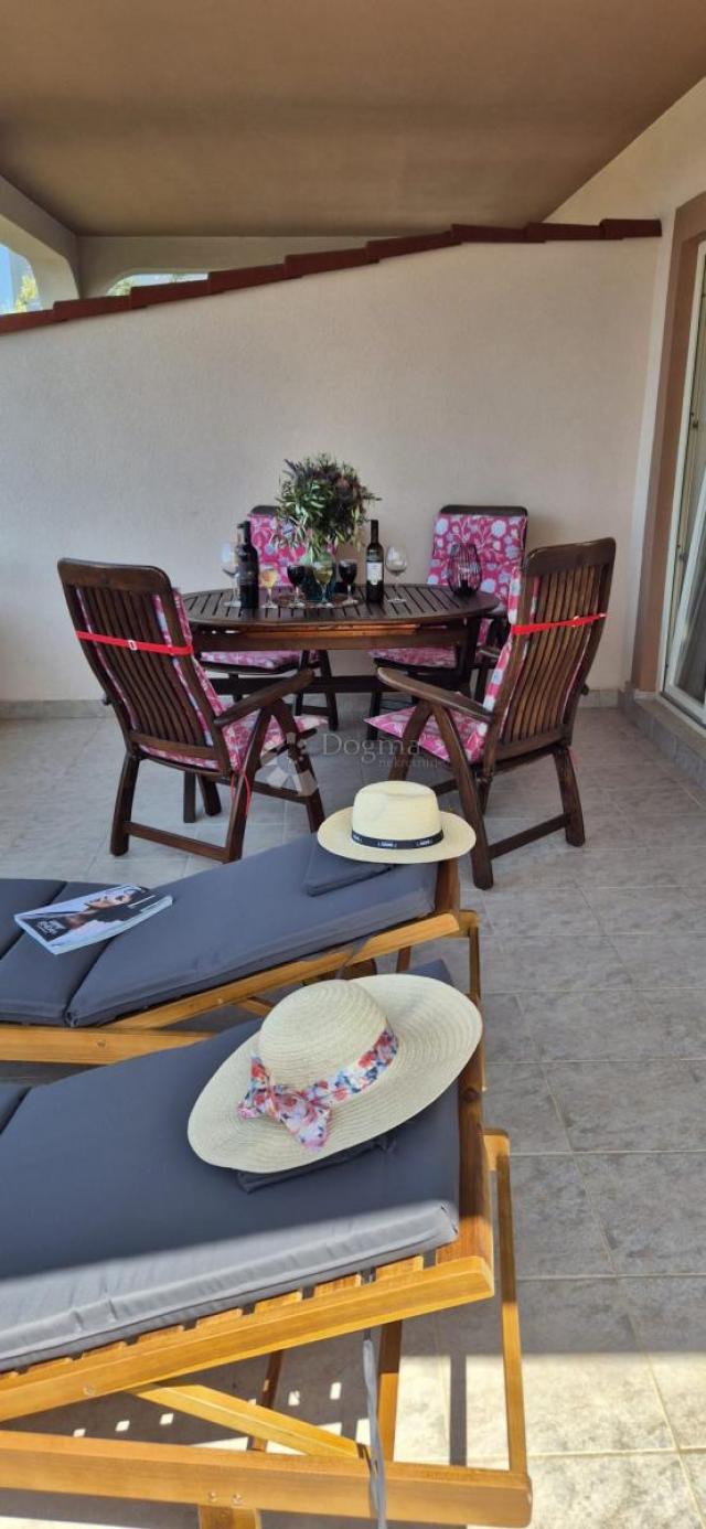 ODLIČNA APARTMANSKA KUĆA U MANDRAMA