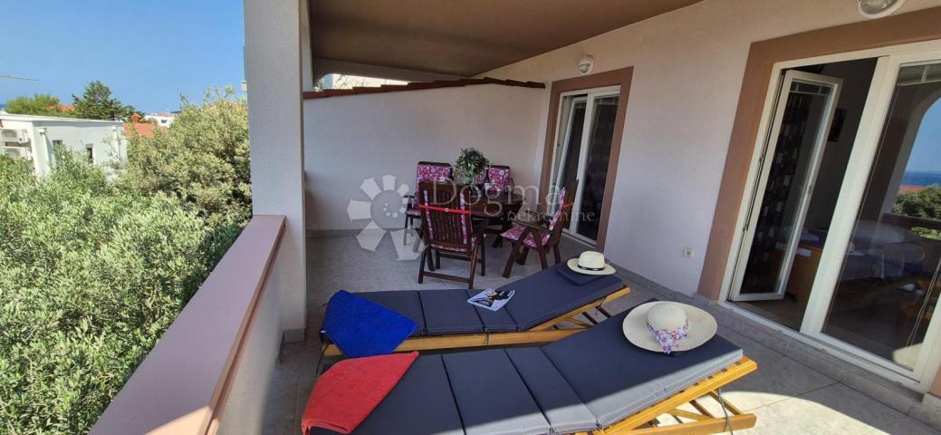 ODLIČNA APARTMANSKA KUĆA U MANDRAMA