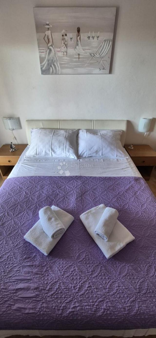 ODLIČNA APARTMANSKA KUĆA U MANDRAMA