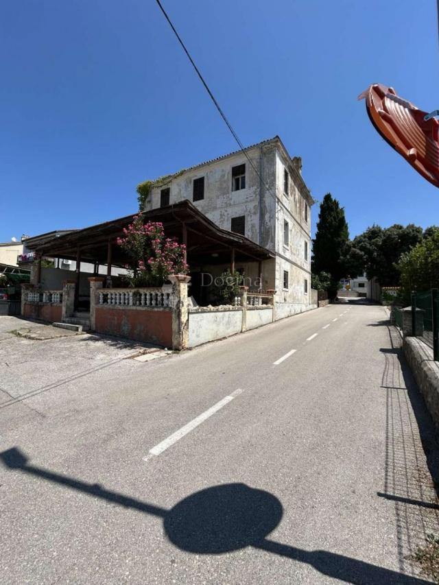 GRAĐEVINA ZA PRENAMJENU U HOTEL NA ATRAKTIVNOJ LOKACIJI
