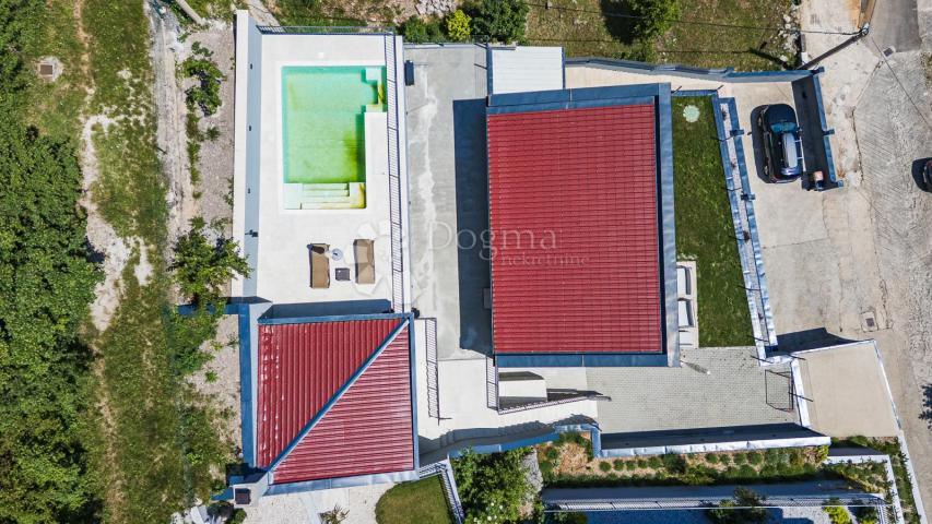 Moderna niskoenergetska kuća s bazenom i panoramskim pogledom