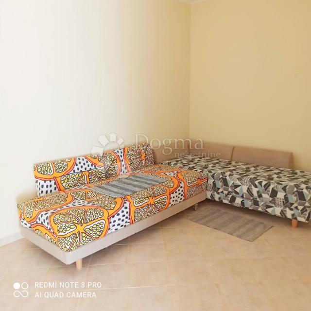 Prodaja kuće 80m od mora, 6 apartmana 