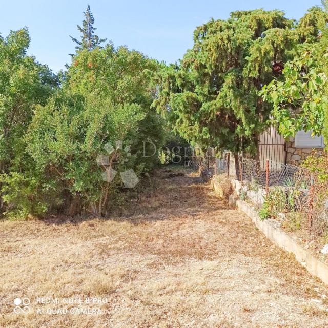 Prodaja kuće 80m od mora, 6 apartmana 