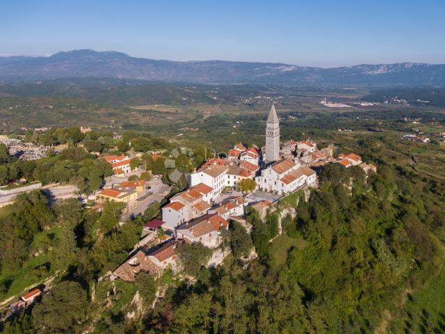 TRI KUĆE U STAROGRADSKOJ JEZGRI S POGLEDOM!