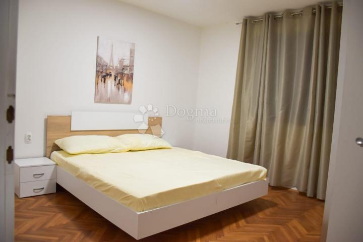 POREČ - Stan u centru na 1. katu 