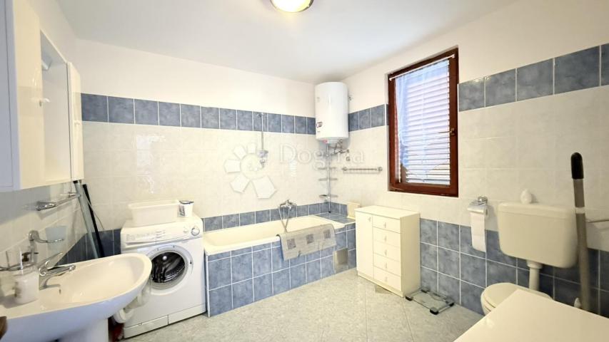 Haus Raša, 200m2