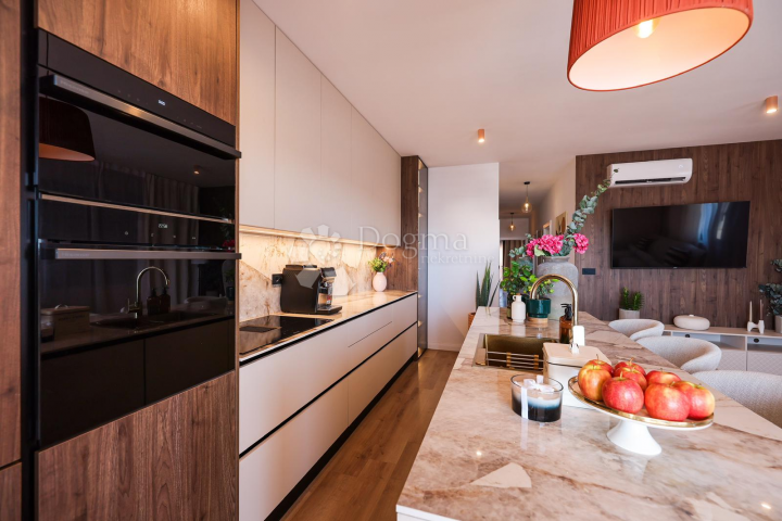 PENTHOUSE VIŠNJIK: panoramic view, Zadar in the palm of your hand