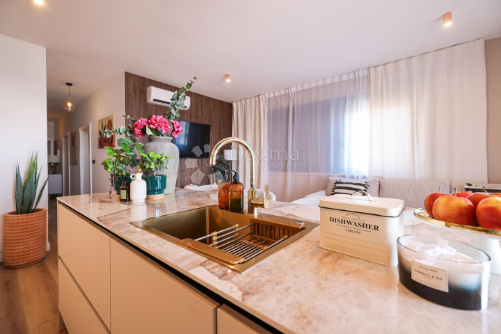 PENTHOUSE VIŠNJIK: panoramic view, Zadar in the palm of your hand