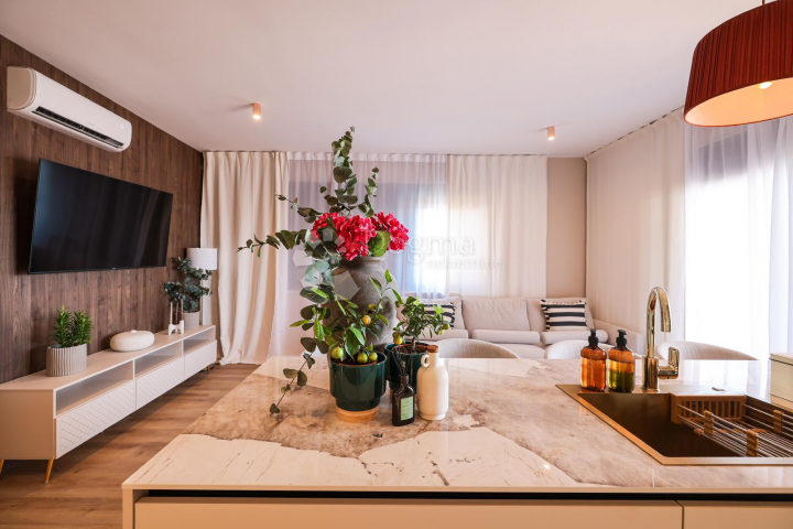 PENTHOUSE VIŠNJIK: panoramic view, Zadar in the palm of your hand